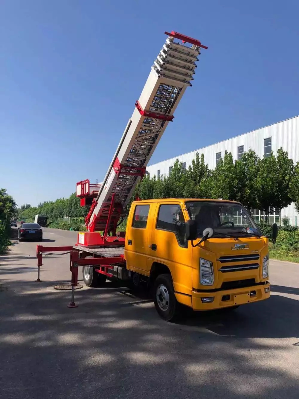 织金附近的云梯车出租服务：轻松解决高空作业需求